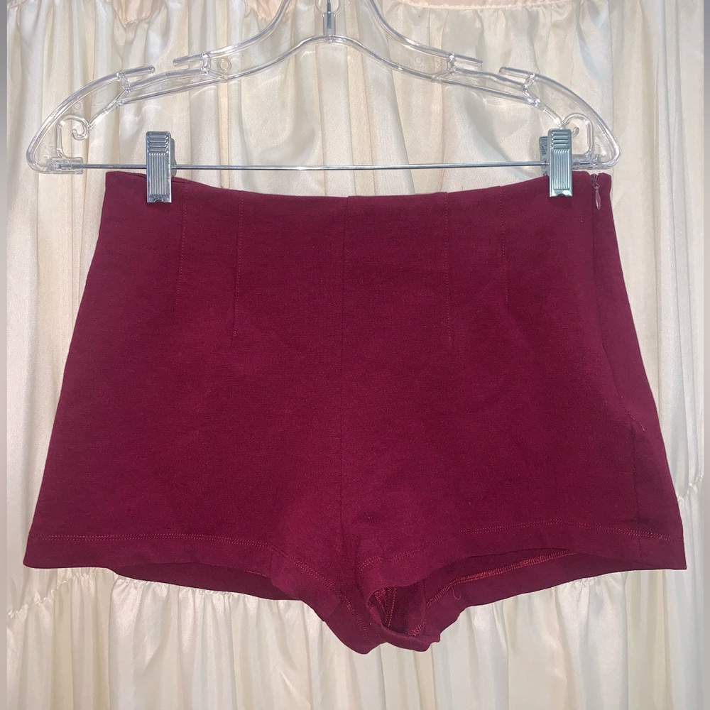 Women’s Microshorts Maroon Burgundy pleated stretch hot shorts. Side Zipper. XS